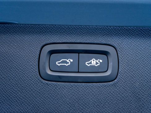 Used 2025 Volvo XC90 B6 Plus image 10