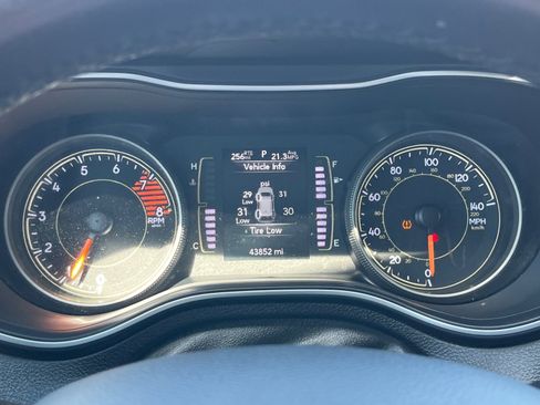 Used 2021 Jeep Cherokee Latitude Lux FWD image 21