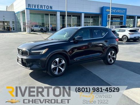 Used 2024 Volvo XC40 B5 Plus AWD/4WD image 1