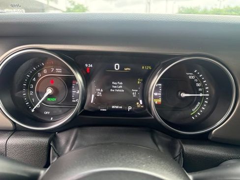 Used 2023 Jeep Wrangler Unlimited w/ Sun & Screen Package AWD/4WD image 17