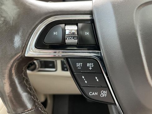 Used 2019 Lincoln Navigator Reserve AWD/4WD image 17