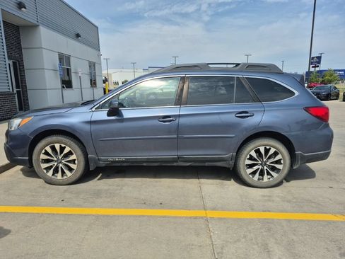Used 2017 Subaru Outback 2.5i Limited AWD/4WD image 4