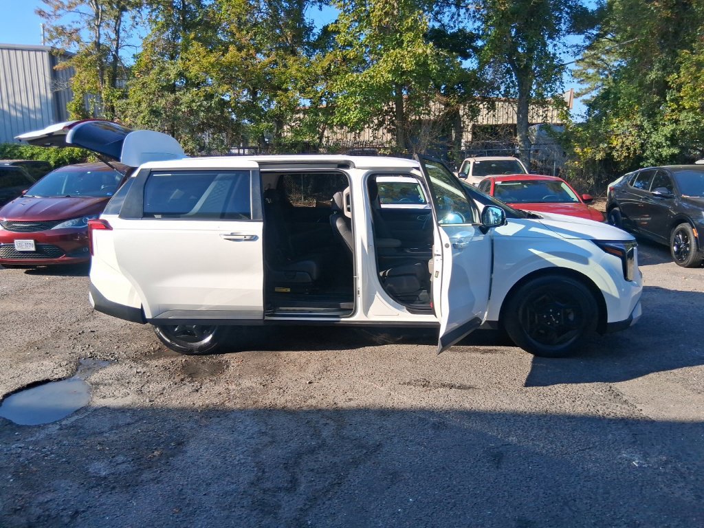 Certified 2026 Kia Carnival FWD image 23