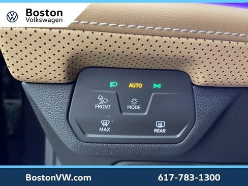 Used 2025 Volkswagen Atlas Cross Sport SEL R-Line image 20