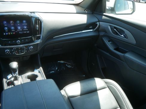 Used 2023 Chevrolet Traverse LT w/ LT Premium Package AWD/4WD image 11