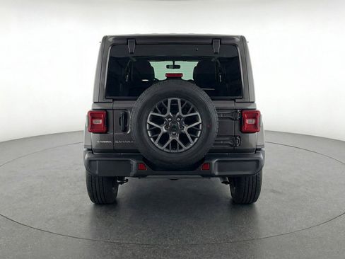 Used 2025 Jeep Wrangler Sahara image 7