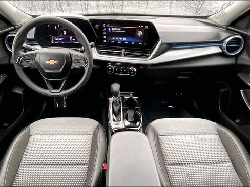 Used 2024 Chevrolet Trax LT image 7