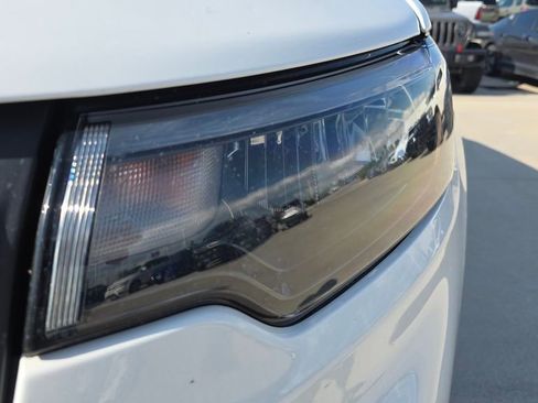 Used 2022 Jeep Compass Latitude image 9