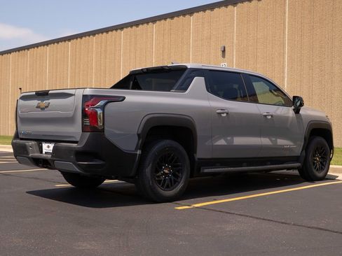 New 2025 Chevrolet Silverado EV LT image 7