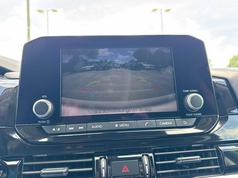 Used 2025 Nissan Pathfinder SV FWD image 30