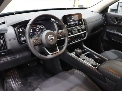 Used 2024 Nissan Pathfinder SV image 23