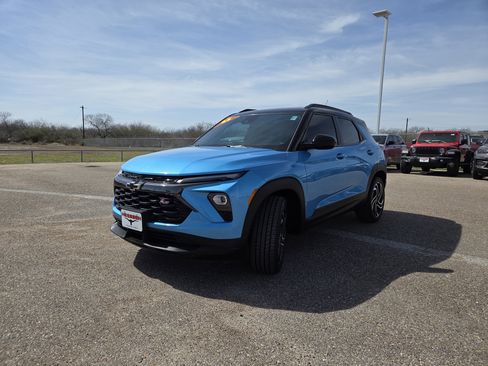 Used 2025 Chevrolet TrailBlazer RS w/ Convenience Package image 3