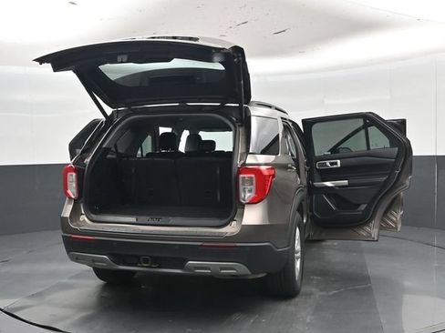 Used 2021 Ford Explorer XLT w/ Equipment Group 202A AWD/4WD image 57