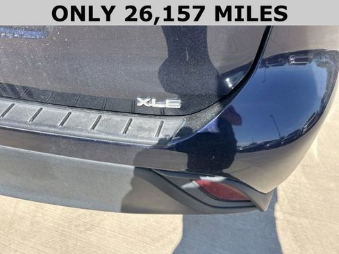 Used 2023 Toyota Highlander XLE image 4