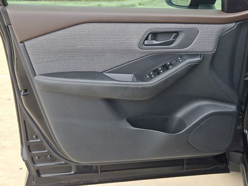 Used 2021 Nissan Rogue S image 11