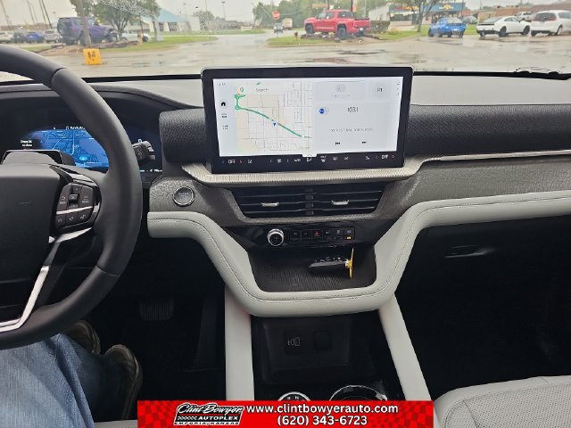 Used 2026 Ford Explorer Platinum w/ LUX Leather Package AWD/4WD image 18