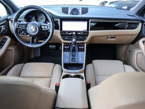 Certified 2024 Porsche Macan AWD/4WD image 31