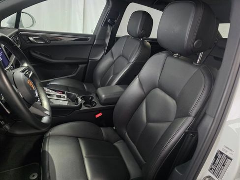 Certified 2024 Porsche Macan AWD/4WD image 5