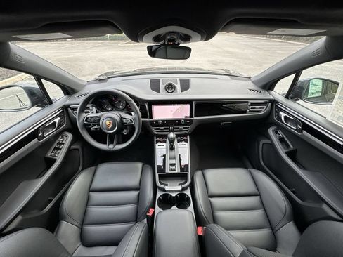 Certified 2026 Porsche Macan AWD/4WD image 17