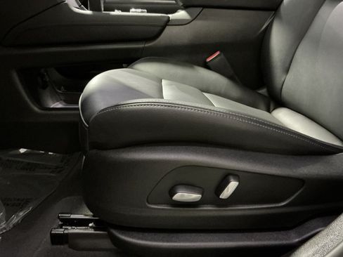 Used 2024 Cadillac XT6 Luxury w/ LPO, Floor Liner Package AWD/4WD image 15