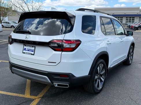 Used 2024 Honda Pilot Touring image 3