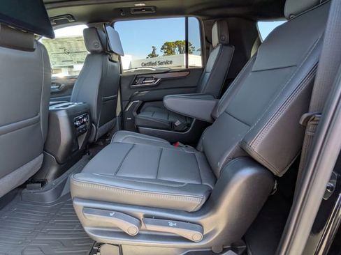New 2026 GMC Yukon XL Denali w/ Denali Reserve Package AWD/4WD image 13