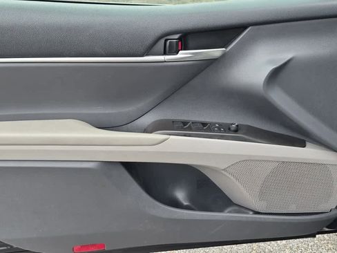 Used 2022 Toyota Camry SE FWD image 11