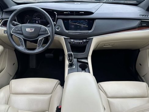 Used 2018 Cadillac XT5 Luxury w/ Driver Awareness Package FWD image 13