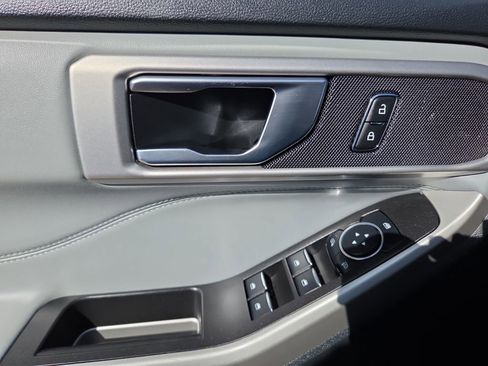 Used 2024 Ford Explorer XLT w/ Equipment Group 202A image 18