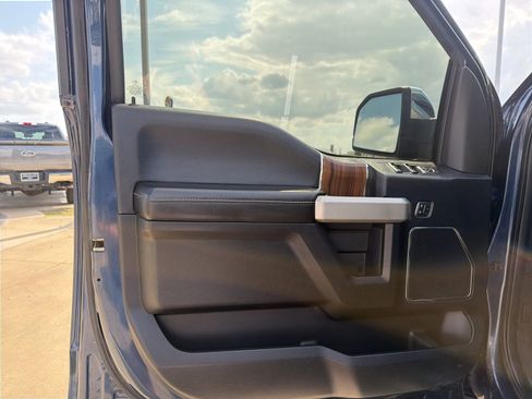 Used 2017 Ford F150 Lariat w/ Equipment Group 502A Luxury AWD/4WD image 12
