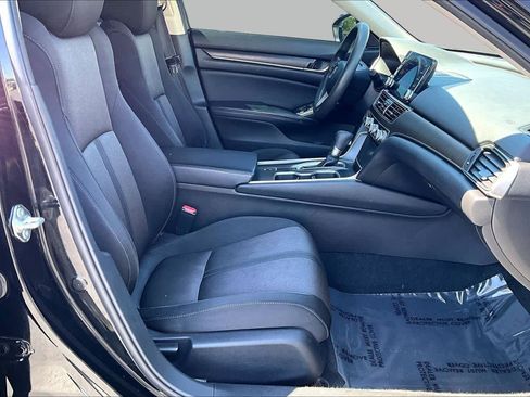 Used 2018 Honda Accord EX image 8
