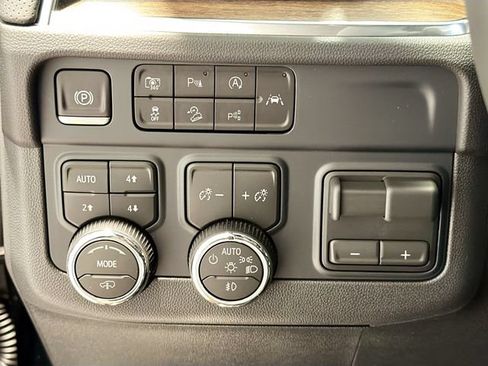 New 2026 Chevrolet Tahoe High Country AWD/4WD image 9