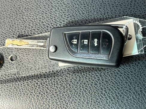 Used 2020 Toyota Camry SE FWD image 22