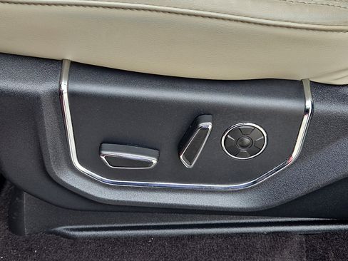 Used 2020 Ford Expedition Platinum image 16