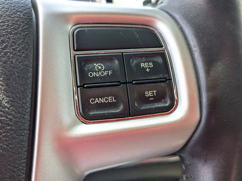 Used 2015 Chrysler Town & Country Touring-L w/ Driver Convenience Group FWD image 15