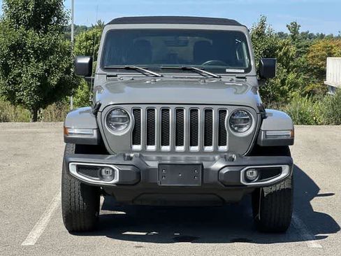 Used 2022 Jeep Wrangler Unlimited Sahara w/ LED Lighting Group AWD/4WD image 21