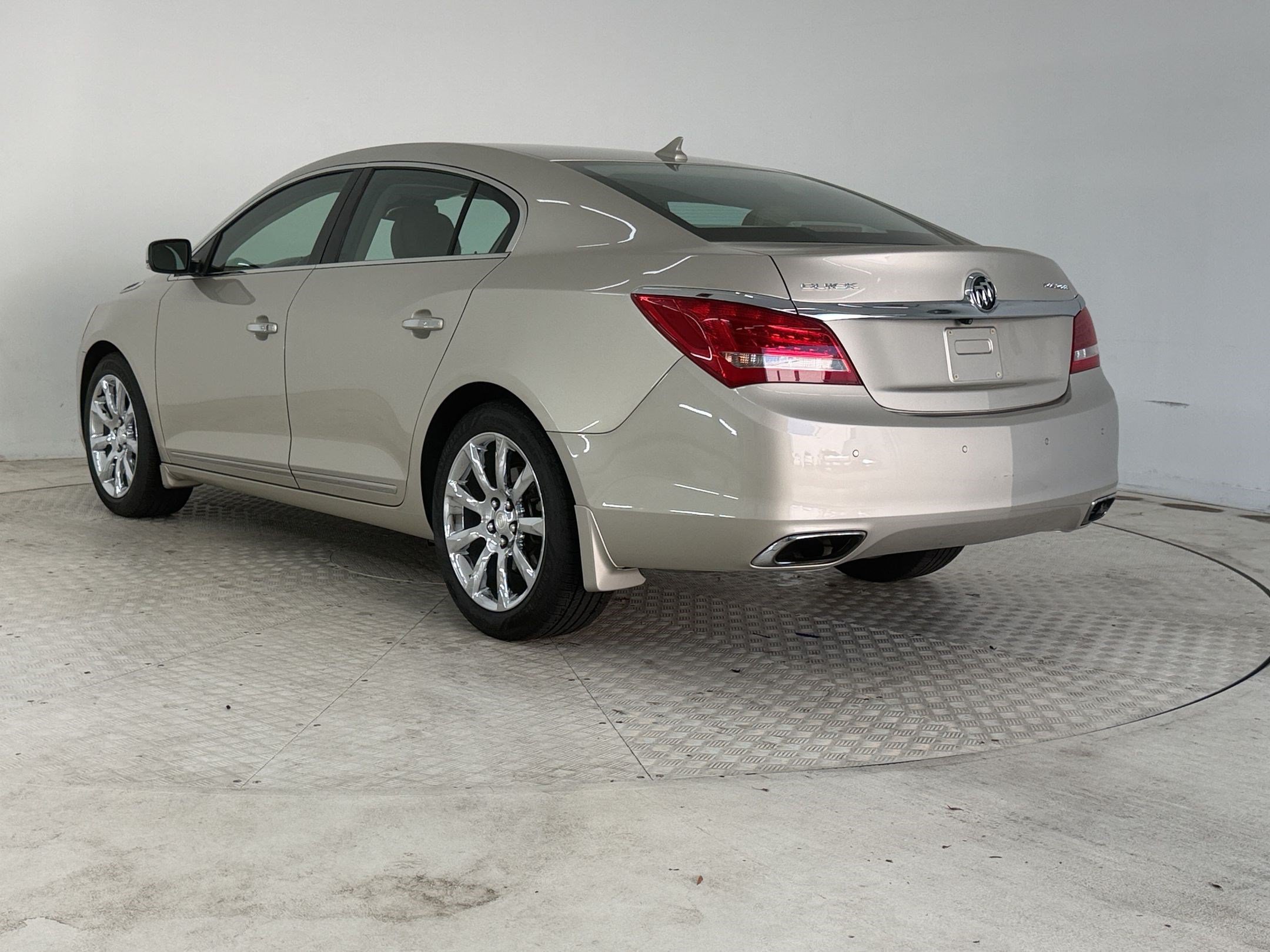 Used 2014 Buick LaCrosse Premium w/ Driver Confidence Package FWD image 3