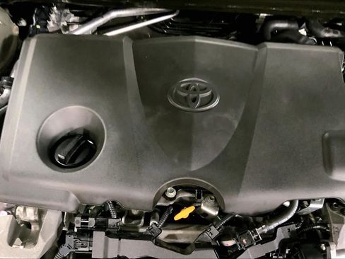 Used 2024 Toyota Camry SE w/ Cold Weather Package FWD image 33