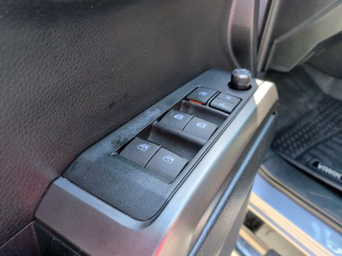 Used 2018 Toyota Tacoma Limited image 15