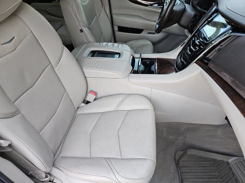 Used 2016 Cadillac Escalade Premium AWD/4WD image 17