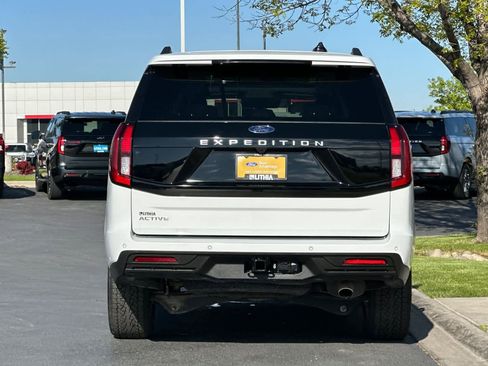 Certified 2025 Ford Expedition Active AWD/4WD image 7