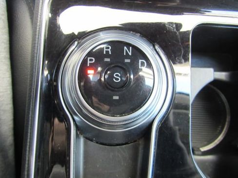 Used 2020 Ford Edge Titanium image 53