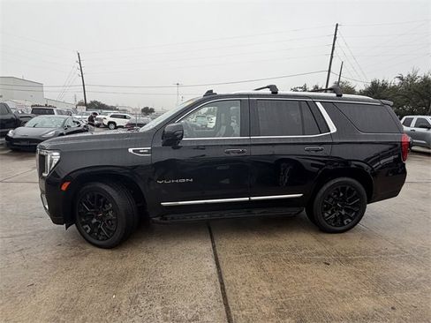 Used 2023 GMC Yukon SLT w/ SLT Premium Package image 8