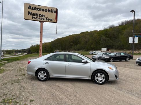 Used 2014 Toyota Camry LE FWD image 17