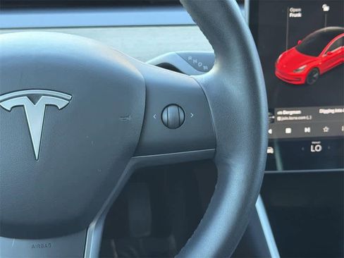 Used 2020 Tesla Model 3 Standard Range Plus image 15
