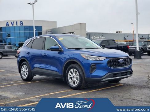 Used 2023 Ford Escape Active w/ Tech Pack #2 AWD/4WD image 2