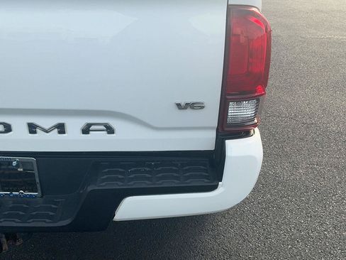 Used 2019 Toyota Tacoma TRD Sport AWD/4WD image 32