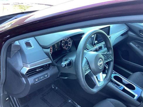 Used 2024 Nissan Altima 2.5 SV image 9