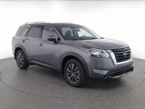 Used 2022 Nissan Pathfinder SV AWD/4WD image 2
