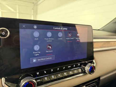 Used 2024 GMC Canyon Denali AWD/4WD image 27